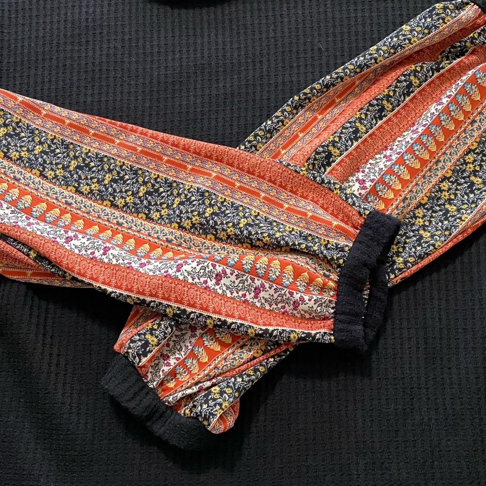 I JOAH Black and Multicolor Women's Top - Picture 3 of 3